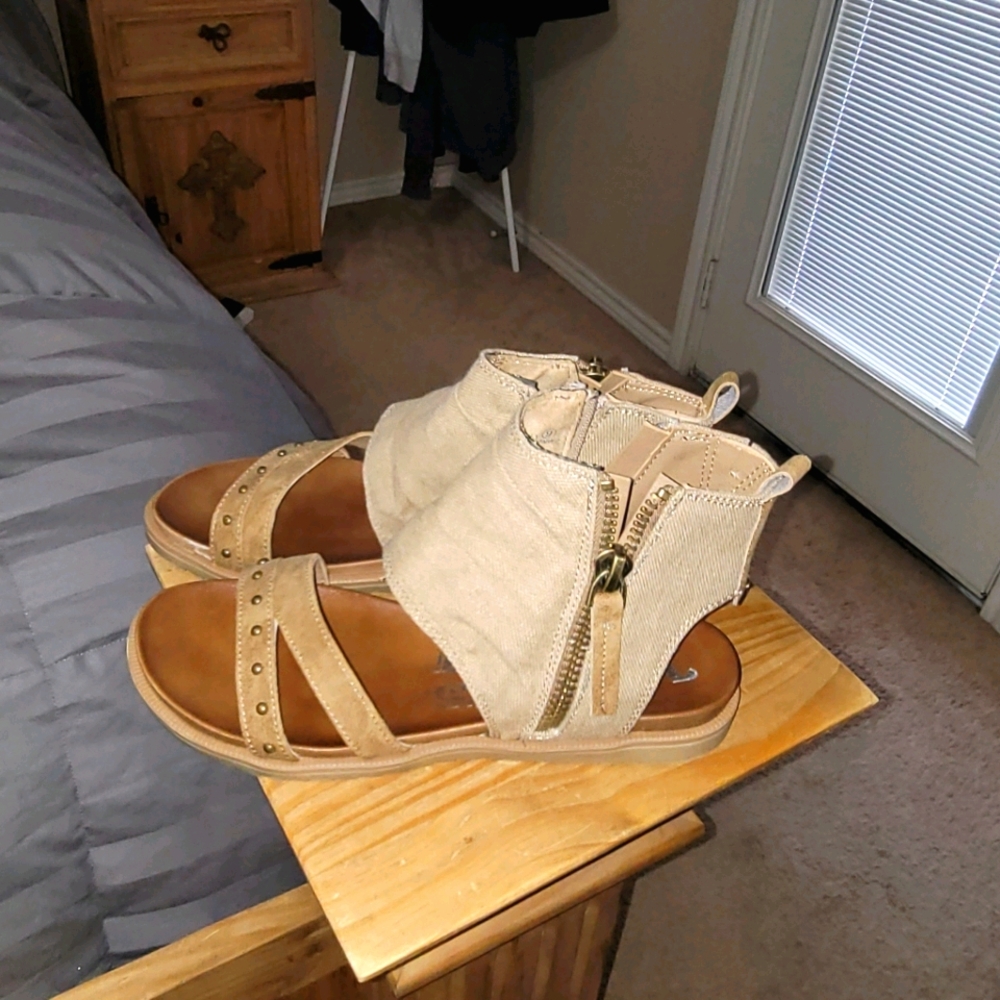 Very G Celeste sandals size 9